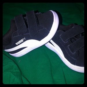 Infant puma sneakers